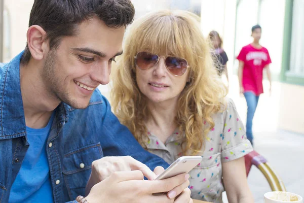 Pareja en la calle — Foto de Stock