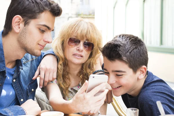 Family with the phone — Stock Photo, Image