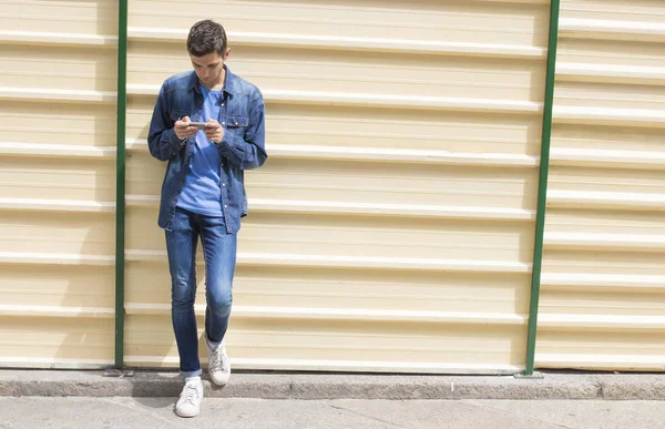 adam cep telefonu ile 