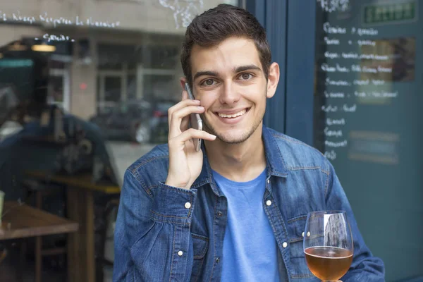 cep telefonu olan çubuk adam