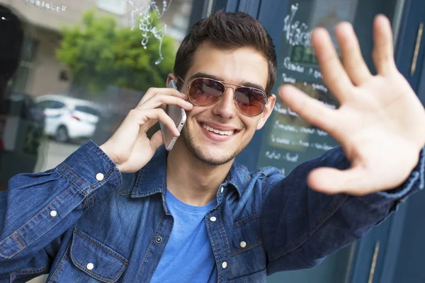 cep telefonu olan çubuk adam