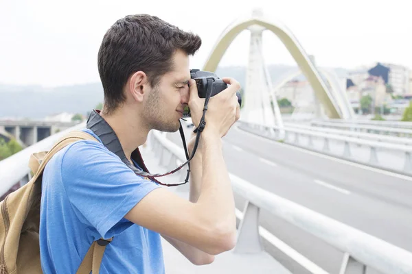 Hombre con la cámara — Foto de Stock