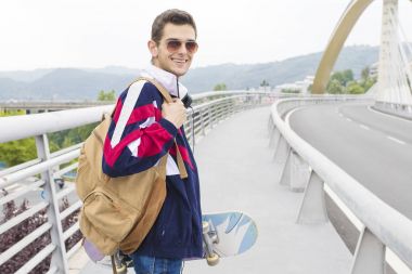 şehrin modern genç adam