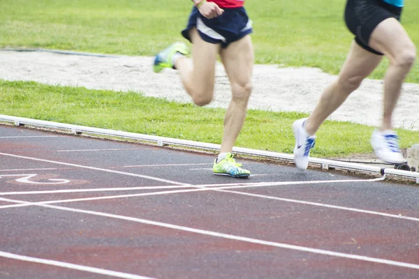 Athlétisme sportif piste, coureurs — Photo