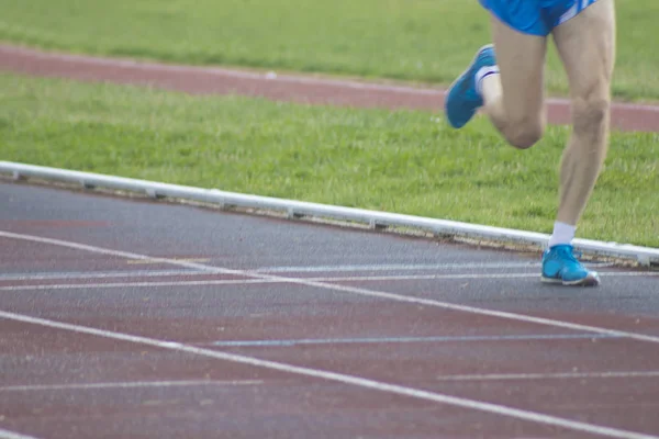 Sportovní atletickou dráhu, běžci — Stock fotografie