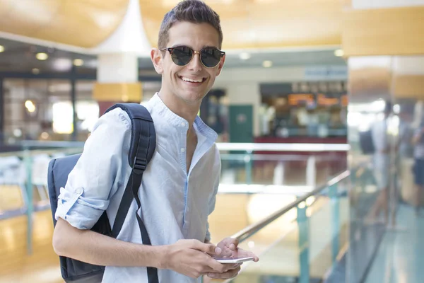 Teenager with the phone — Stock Photo, Image