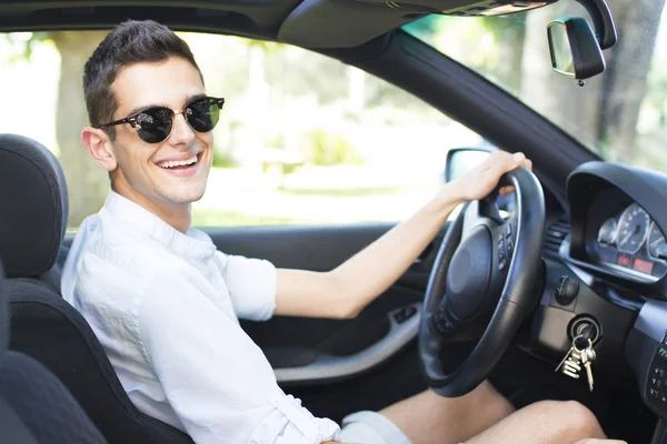 Hombre en coche de conducción —  Fotos de Stock