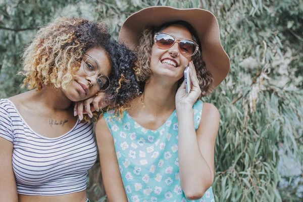 Friends on travel, young woman — Stock Photo, Image