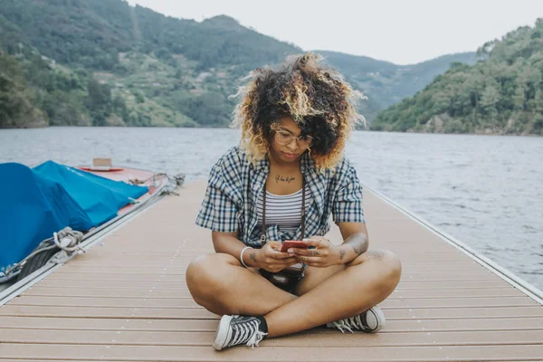 cep telefonunuzun iskelesi ile kız