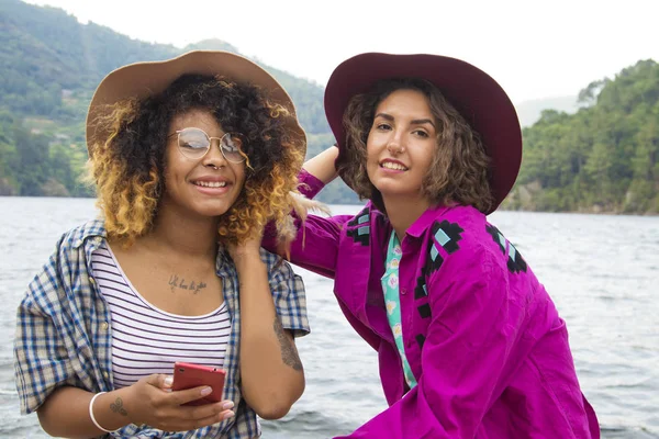 Arkadaş grubu cep tel