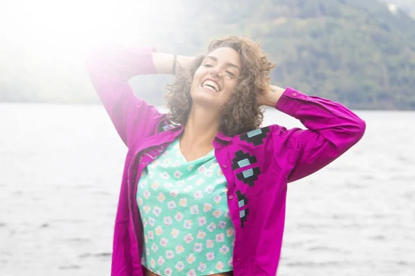 Outdoor yoga beoefenen — Stockfoto