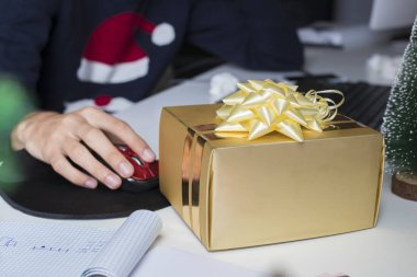 Noel hediyesi kutusu 