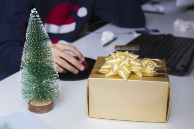 Noel hediyesi kutusu 