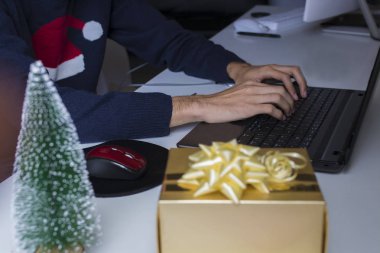 Noel hediyesi kutusu 