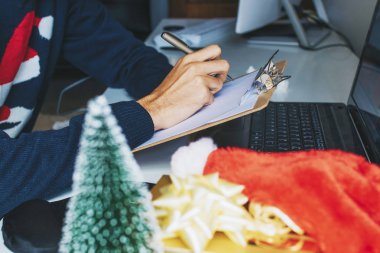 Noel hediyesi kutusu 