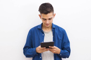 Dijital tablet ile genç