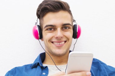 cep telefonu ile genç 