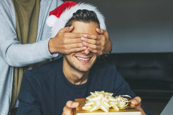 Jovem e feliz Natal — Fotografia de Stock