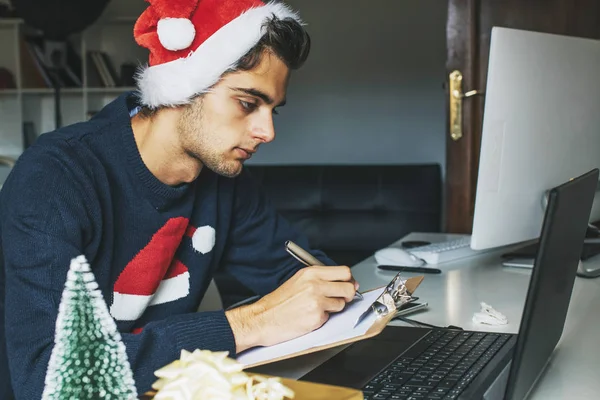 Jovem e feliz Natal — Fotografia de Stock