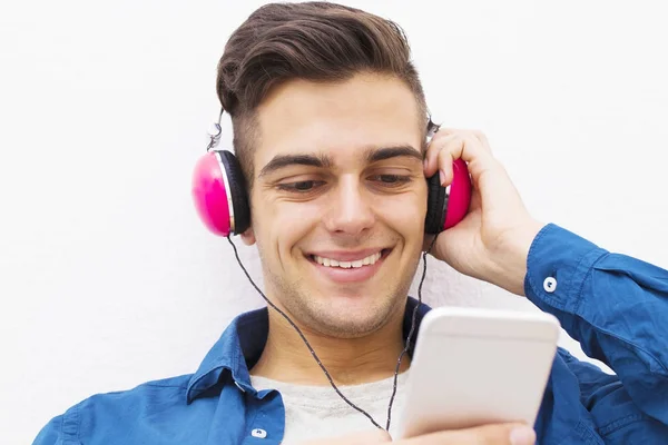 Jeune avec téléphone portable — Photo