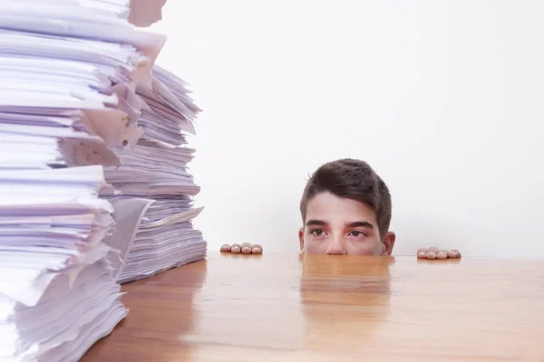 Estudiante en el escritorio — Foto de Stock