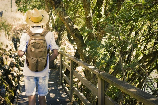 Viaje hombre aventura — Foto de Stock