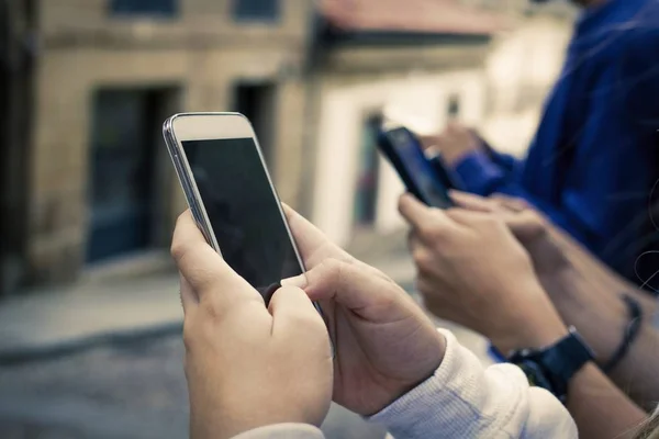 Grupo Mão Com Telefones Celulares — Fotografia de Stock