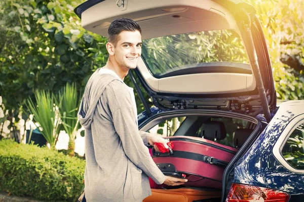 Mensen Die Reizen Met Auto Met Koffers Bagage — Stockfoto