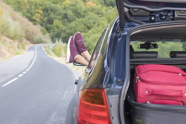 Carro Com Malas Motorista Descansando — Fotografia de Stock