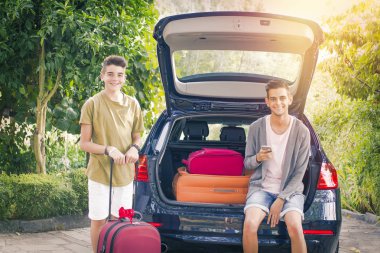 Arabayla seyahat edenler