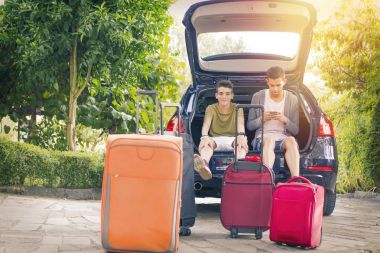 Arabayla seyahat edenler