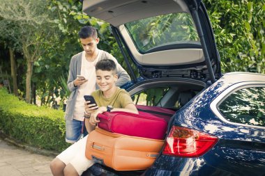 Arabayla seyahat edenler