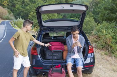 Arabayla seyahat edenler