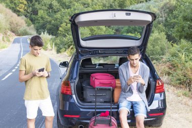 Arabayla seyahat edenler