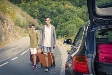 Arabayla seyahat edenler