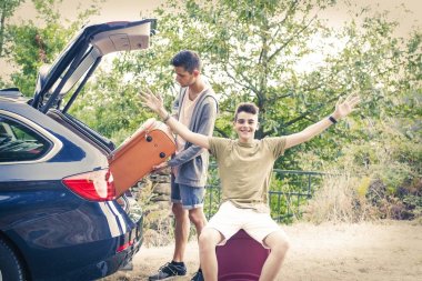 Arabayla seyahat edenler