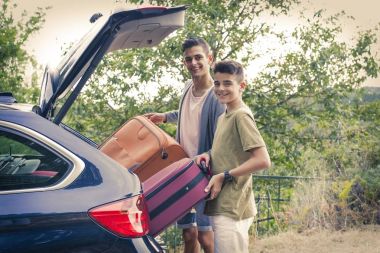 Arabayla seyahat edenler