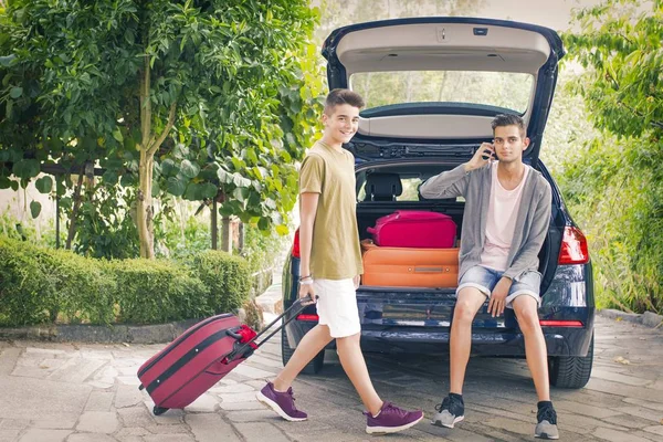 Arabayla seyahat edenler