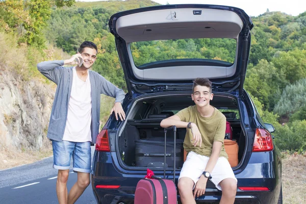 Personas que viajan en coche —  Fotos de Stock