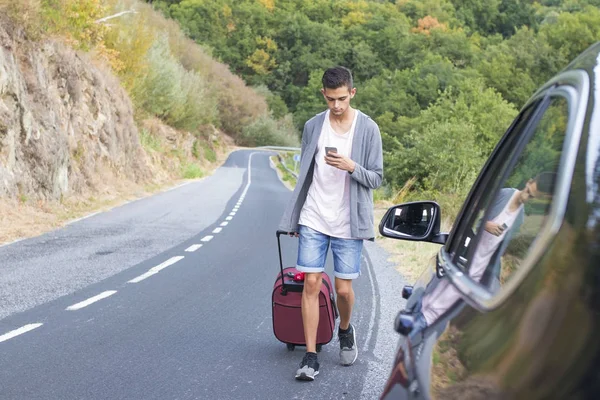 Pessoas que viajam de carro — Fotografia de Stock