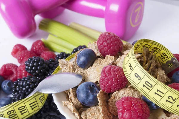 Frutas Com Cereais Fita Métrica Conceito Dieta — Fotografia de Stock