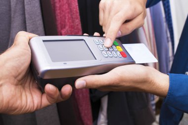 Satınalmalar ve satışlar ile kredi kartı, elektronik işlem