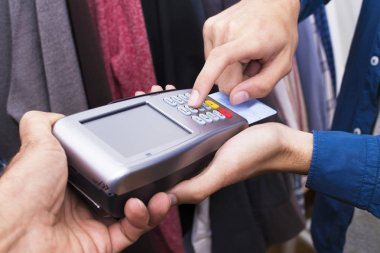 Satınalmalar ve satışlar ile kredi kartı, elektronik işlem