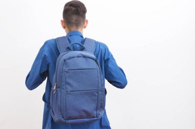 kamera arka sırt çantası ile genç adam