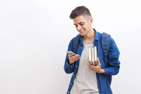 Student Młodzieży Książek Telefon Komórkowy Tle Ściany — Zdjęcie stockowe