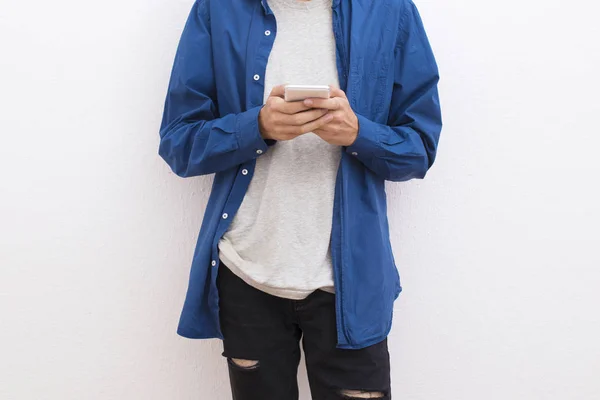 Современный Подросток Мобильным Телефоном Подростком Мобильным Телефоном — стоковое фото