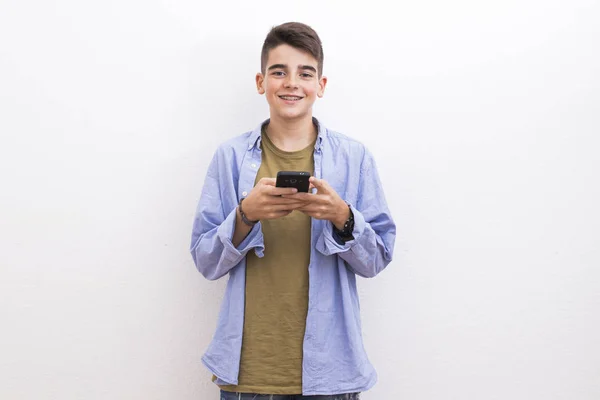 Unga Preteen Med Mobiltelefon — Stockfoto