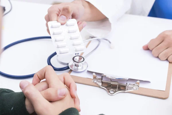 Médico Tratamento Consulta Com Medicamentos — Fotografia de Stock