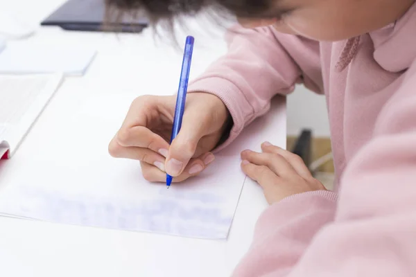 Criança Estudante Escrever Casa Mesa Escola — Fotografia de Stock
