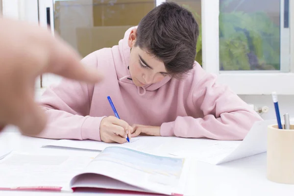 Kind Student Schrijven Het Bureau Thuis School — Stockfoto